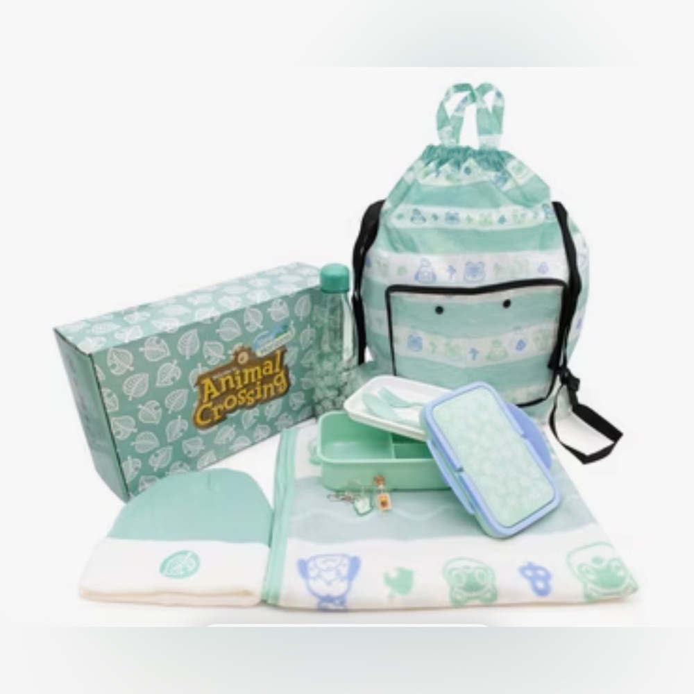 Nintendo Animal Crossing  - NIB - Blanket, Water Bottle, Drawstring Bag, Beanie - Picture 5 of 13